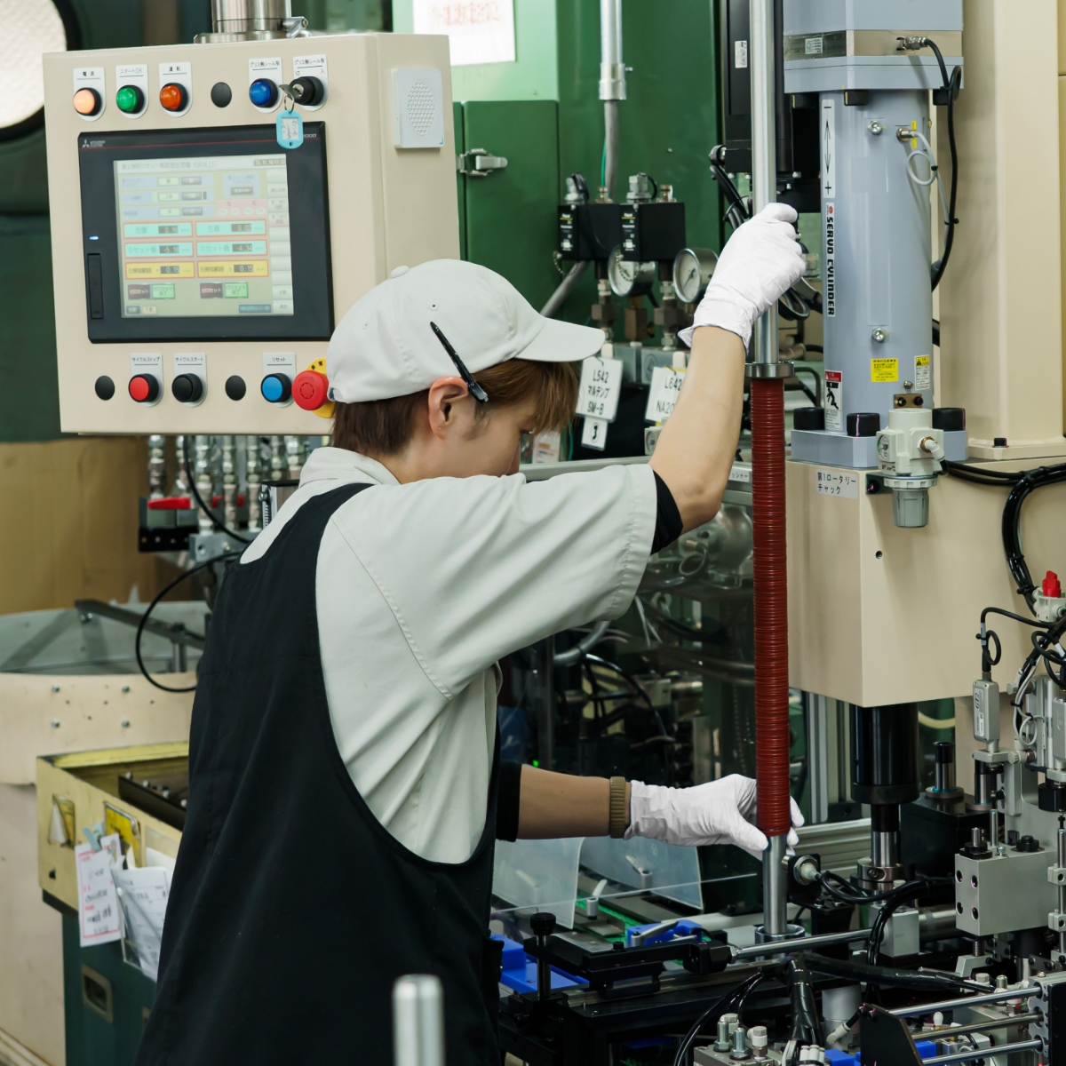 ベアリングのグリス封入密封作業